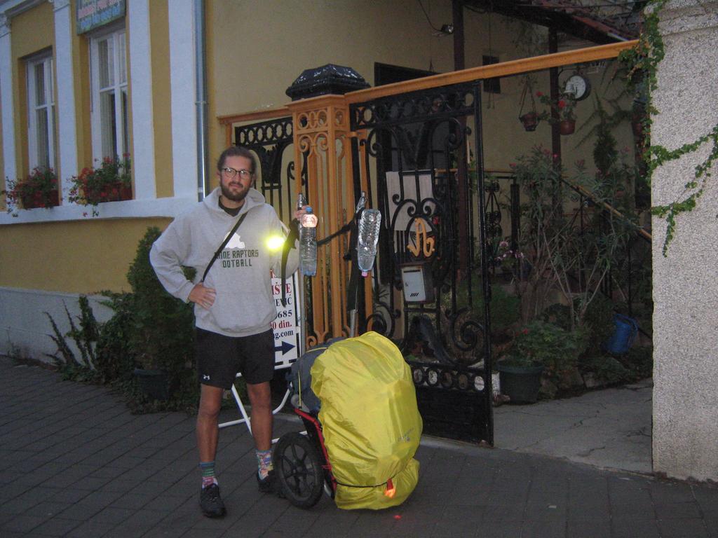 Hotel Base For Adventurers - Urban Guerrilla à Negotin Extérieur photo