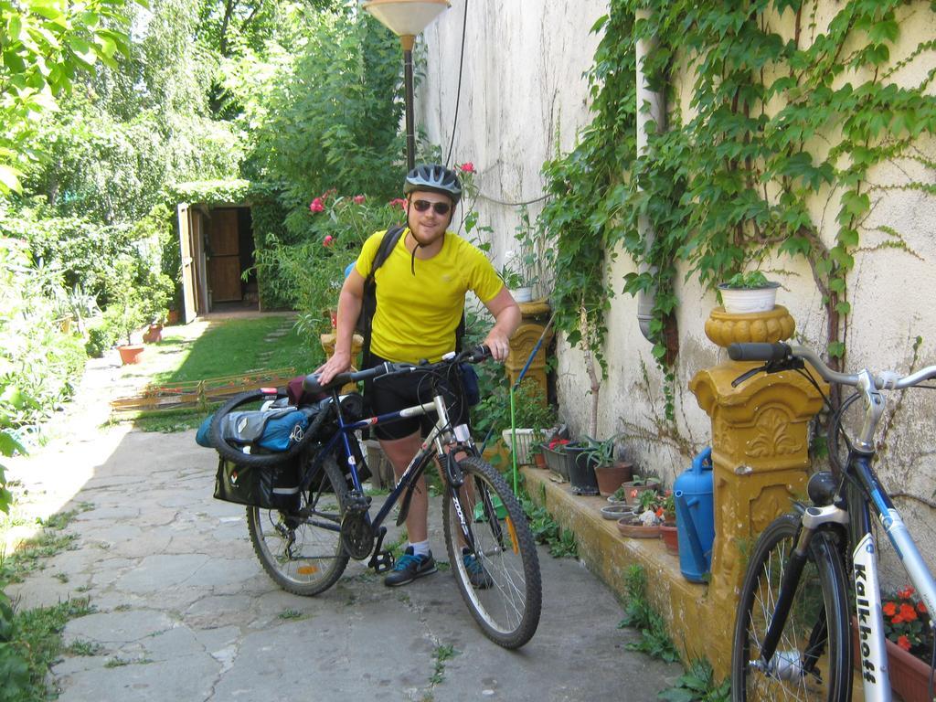 Hotel Base For Adventurers - Urban Guerrilla à Negotin Extérieur photo